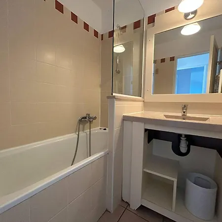 T3 Renove Avec Piscine Et Parking Au Cap D'agde - Fr-1-749-79 דירה אגדה