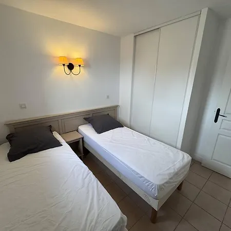 T3 Renove Avec Piscine Et Parking Au Cap D'agde - Fr-1-749-79 *